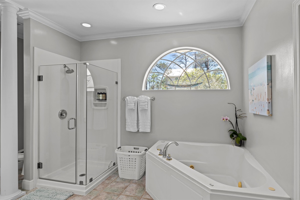 Wash away the salt and sand- unwind in the walk-in shower or soak your cares away in the tub. (jets are not functional)