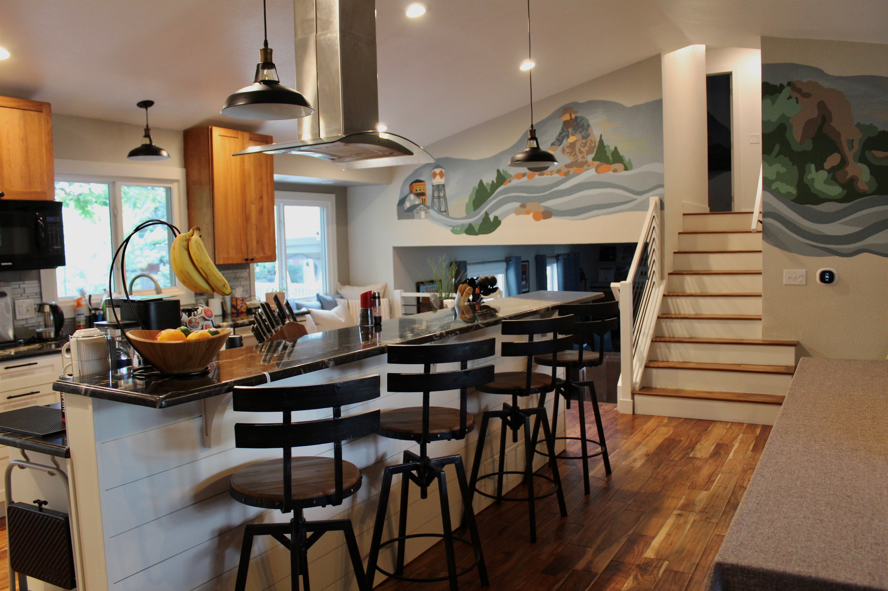 Stella Shoaf murals thrüout.