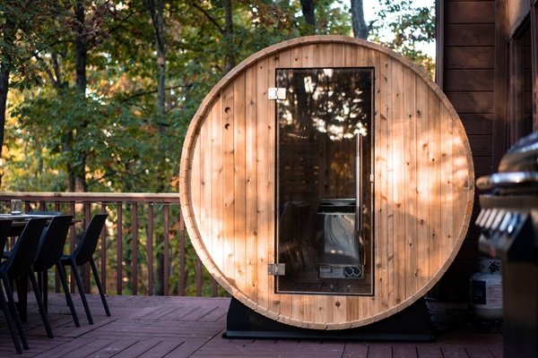 4-person cedar barrel sauna.  Easy to use and heats up quick.  So relaxing!