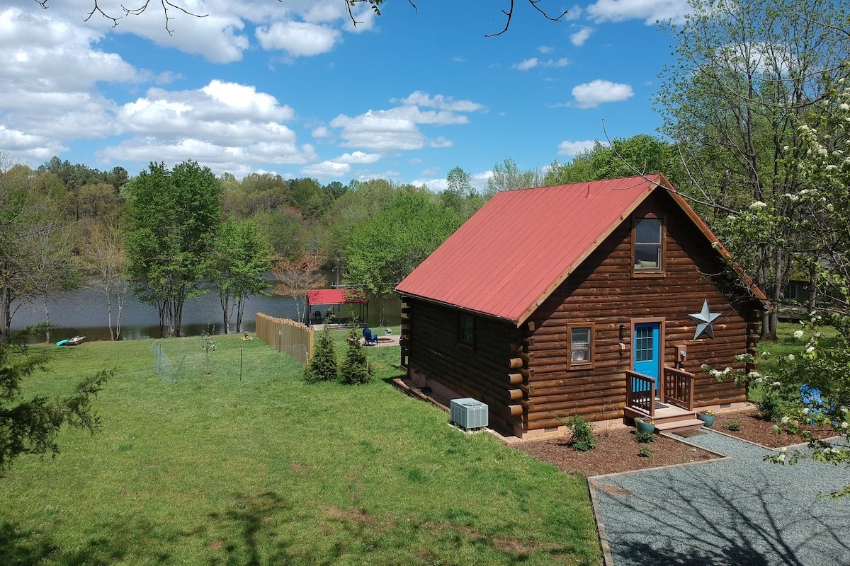 Log Cabin on 142 acre forest/Private Lake with 5+miles Hiking/Bi Lake