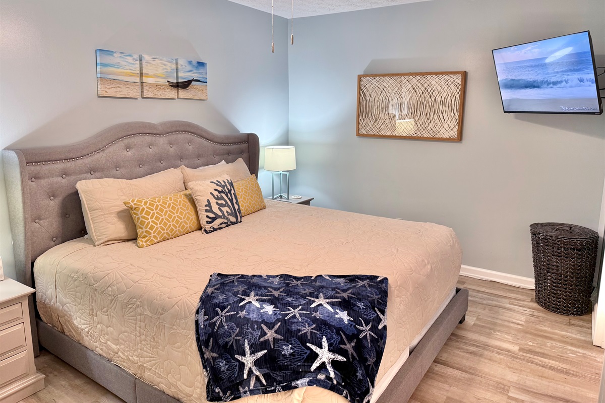 Master Bedroom w/ Private Full Bathroom