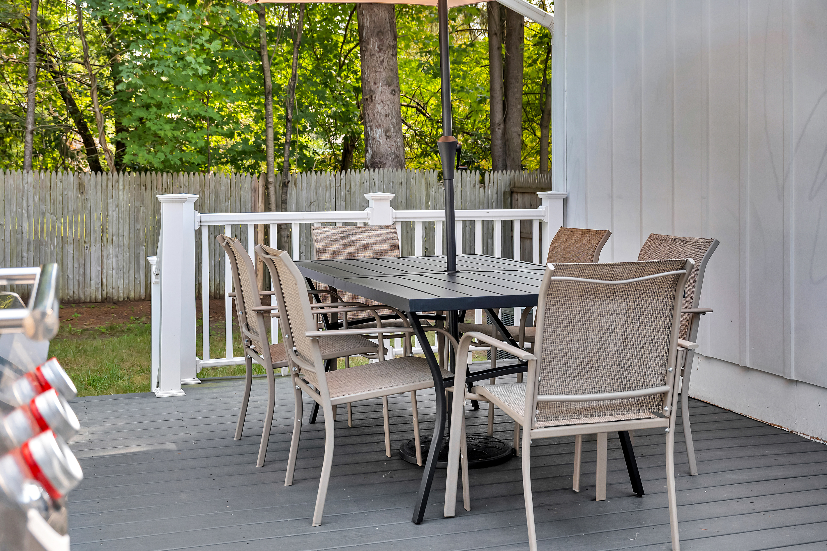 Deck – Outdoor Dining Area