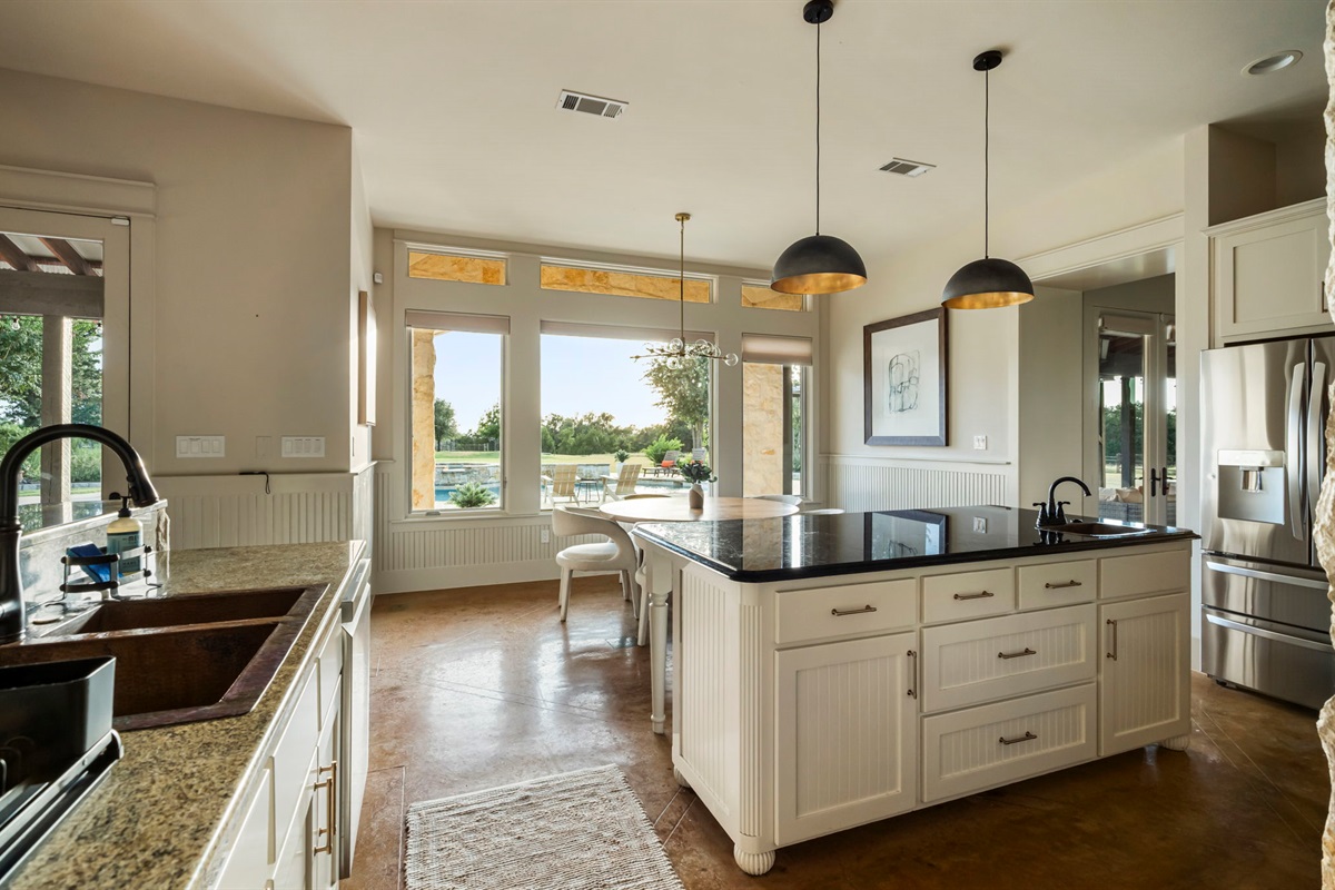 Fully stocked chef’s kitchen with island seating & premium appliances