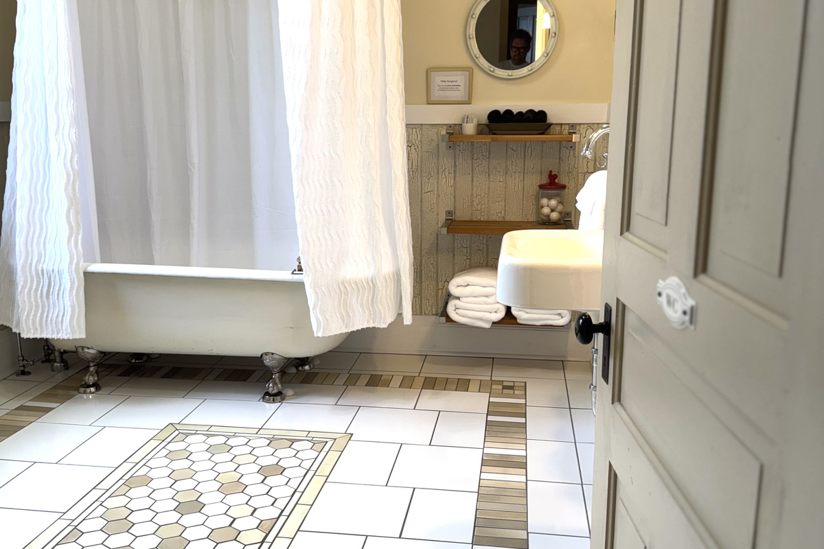 2nd Floor, Bathroom.
