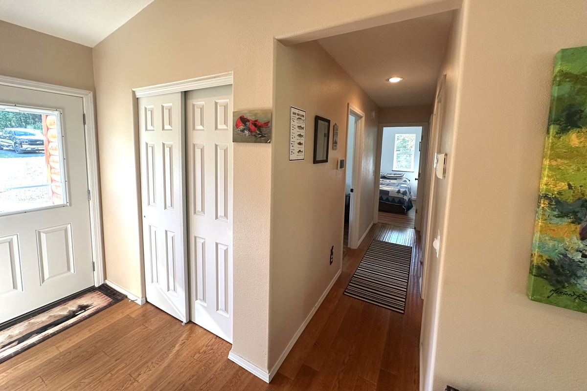 Entry and Hallway to Bedrooms / Bathrooms