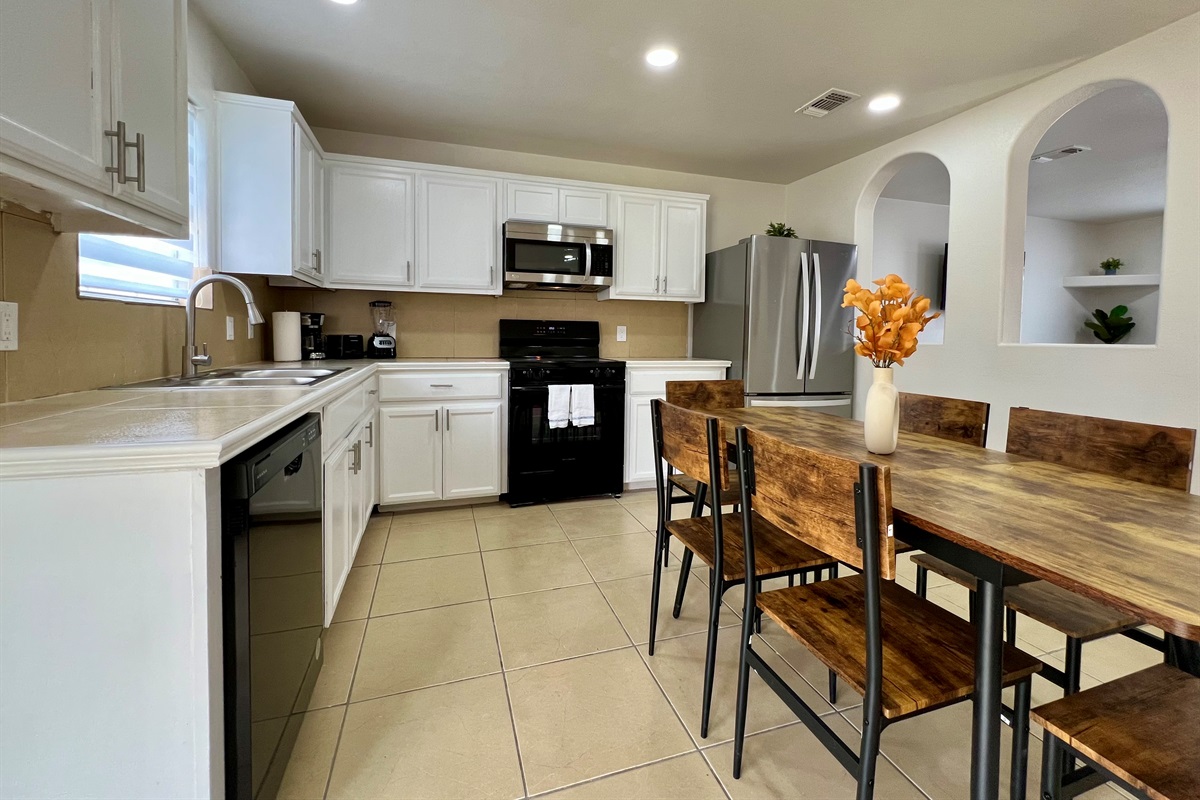 Kitchen and dining table for 6