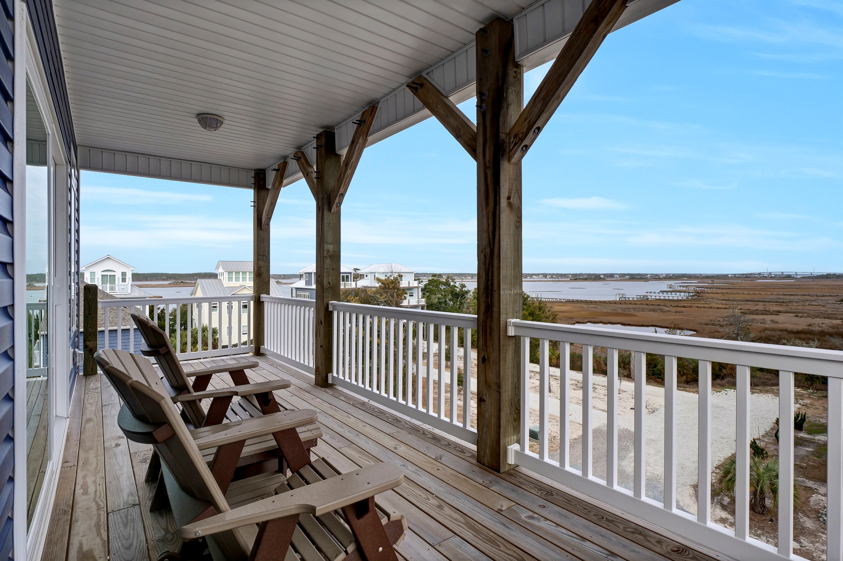 Relax on the top floor balcony and let the tranquil views of the waterway wash over you—perfect for quiet mornings, sunset cocktails, or simply enjoying the serenity of coastal life