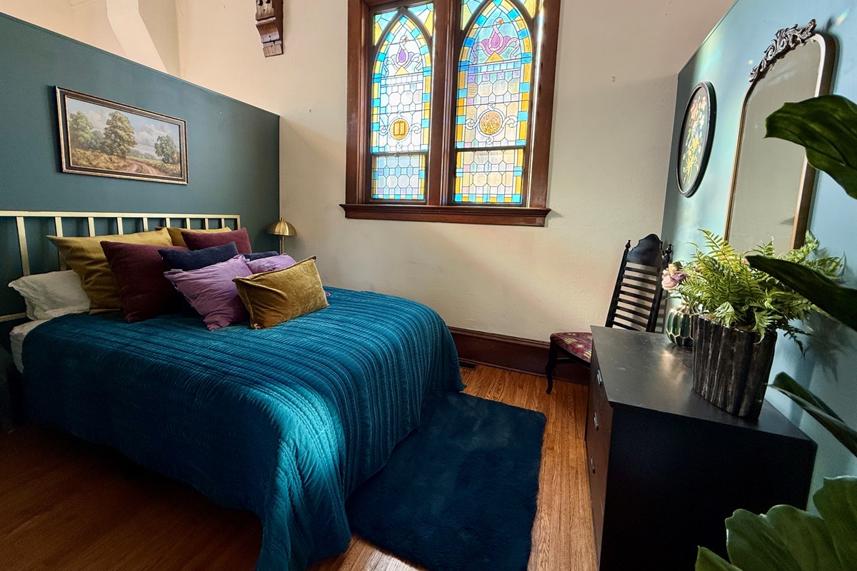 queen bed- note ceiling open