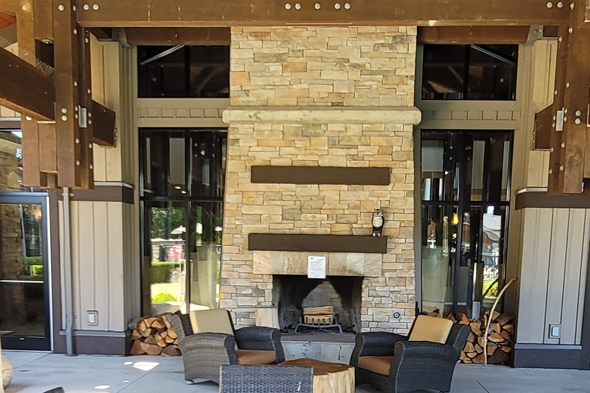 Wood burning fire pit. Free to Guests to use. Book private family time at the Fire with the front desk. Front desk will supply roasting sticks for marshmallows as well!