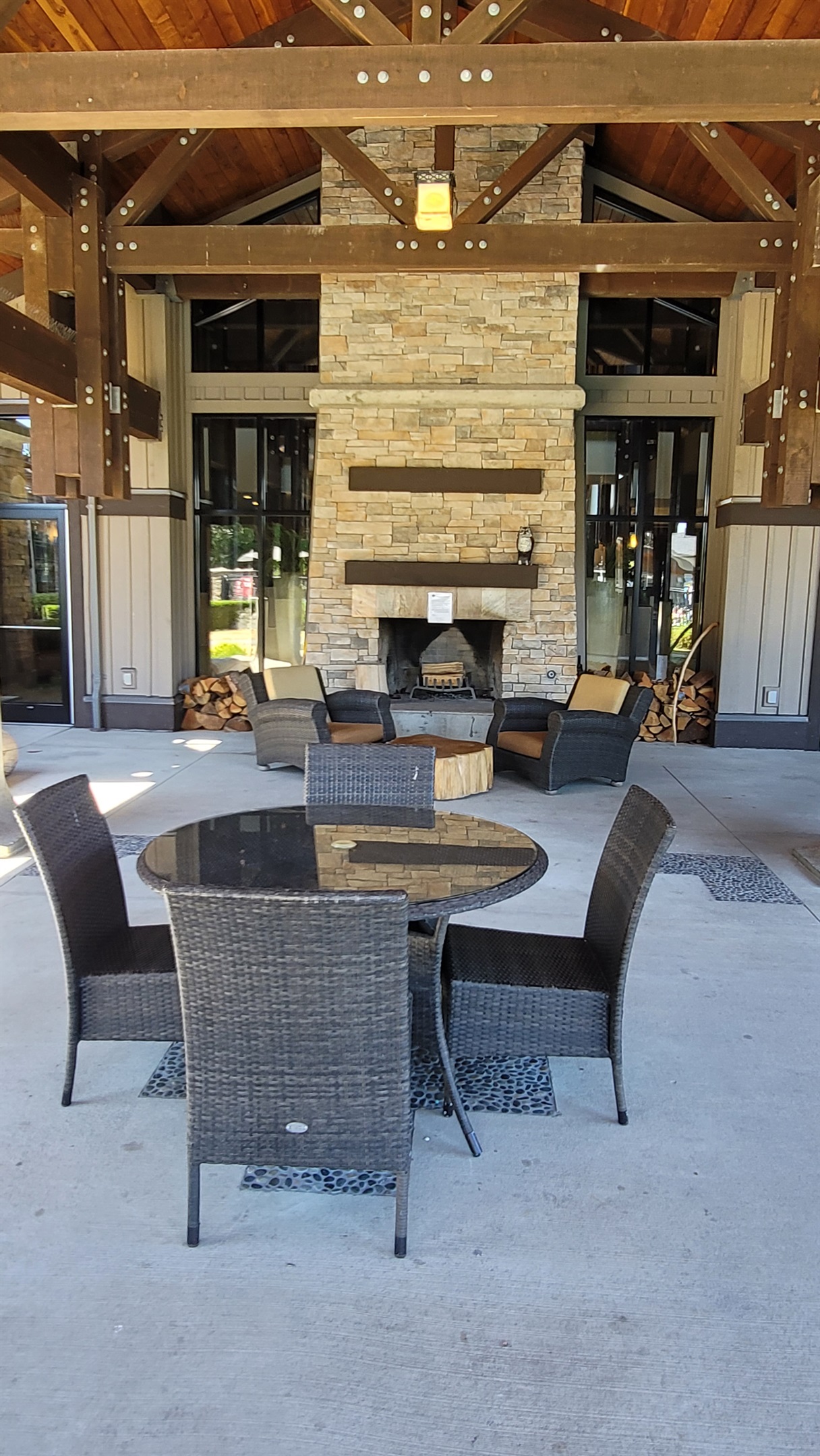 Wood burning fire pit. Free to Guests to use. Book private family time at the Fire with the front desk. Front desk will supply roasting sticks for marshmallows as well!