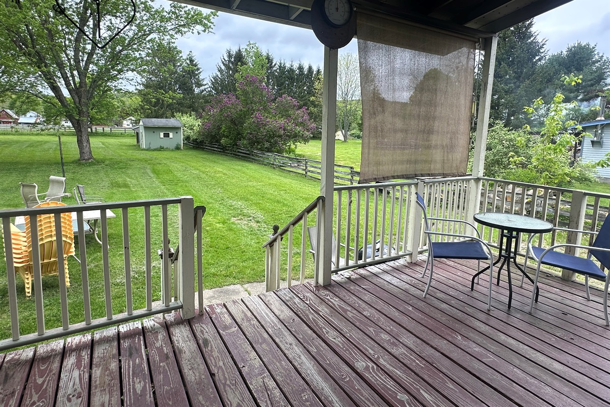 Large back deck!