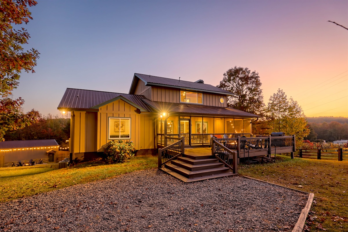 A welcoming, spacious lodge perfectly located just a short walk from The Cottage Vineyard & Winery.