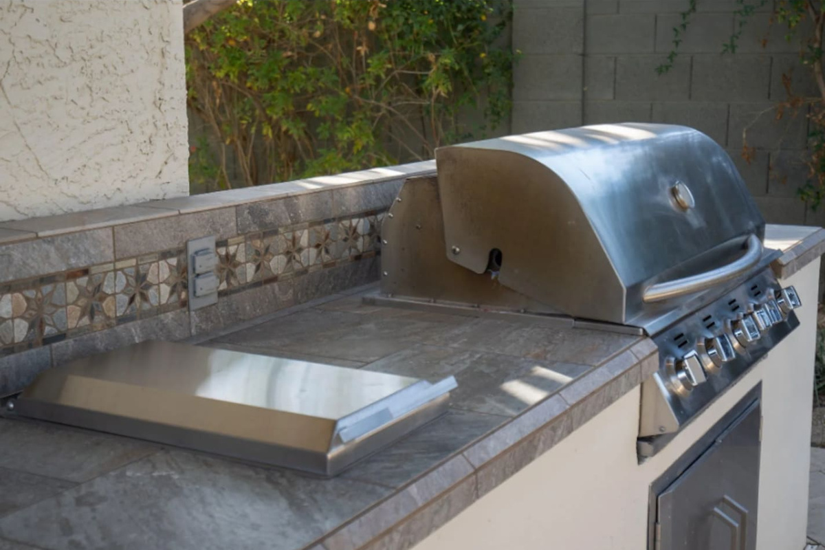 A built-in stainless grill makes outdoor cooking effortless, ready for burgers, steaks, or whatever the group's craving.
