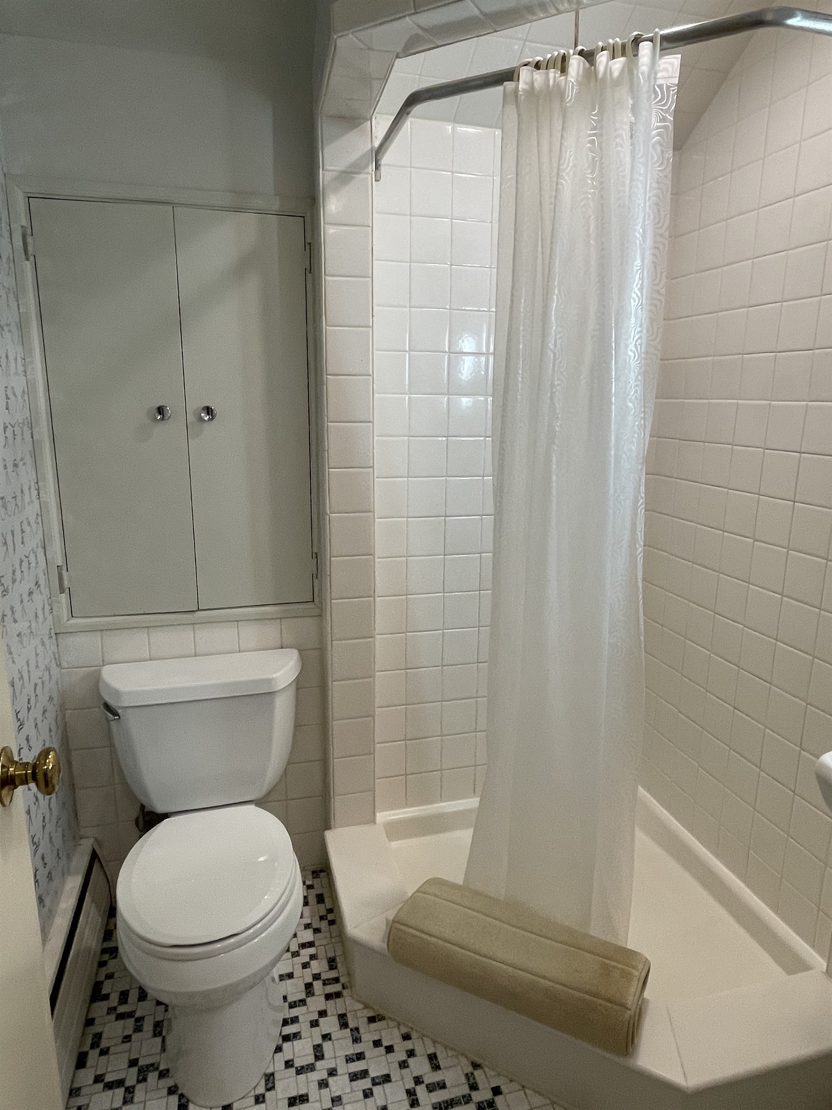 2nd floor bath with shower