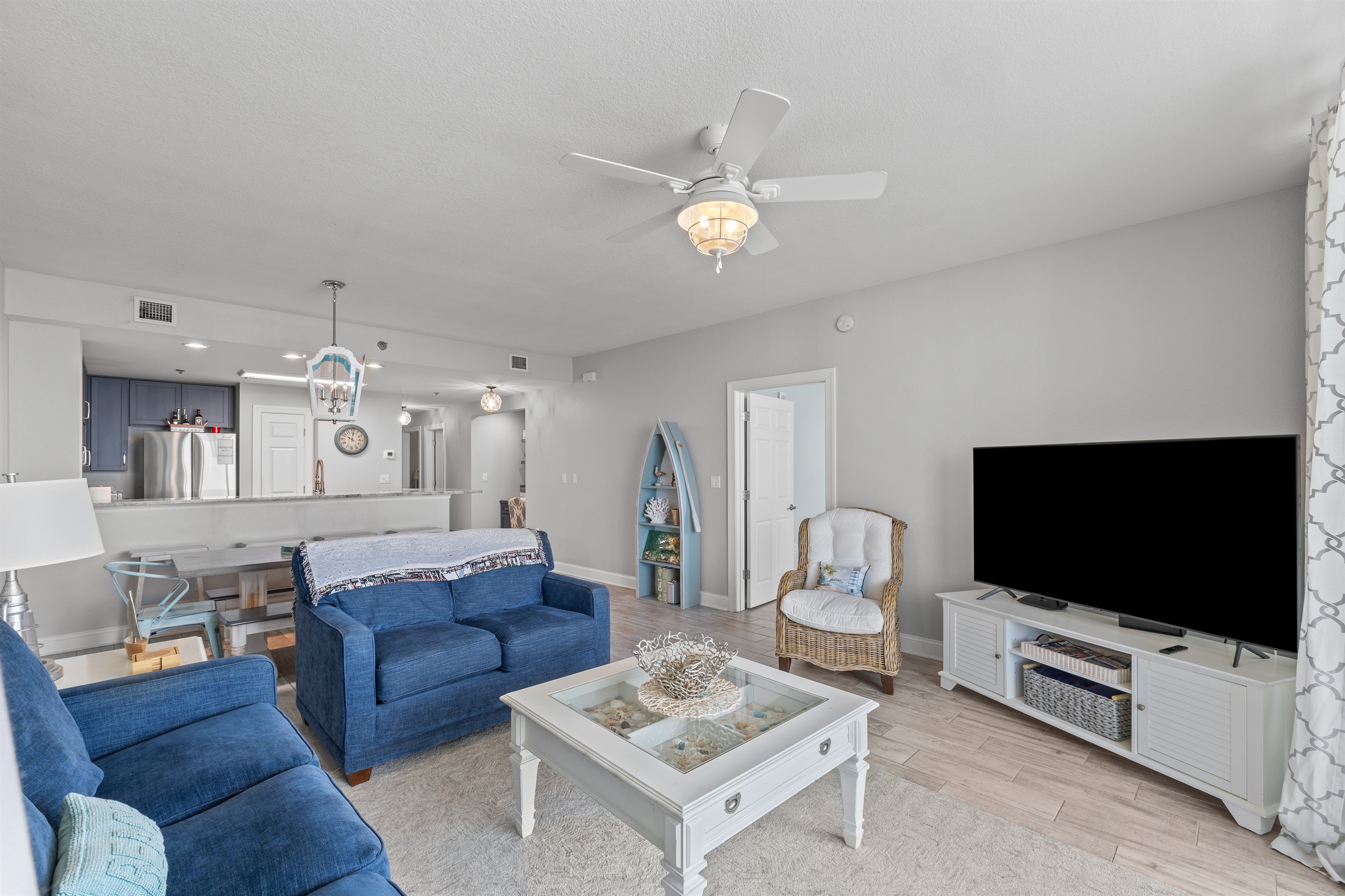Living Room (Pullout Queen/Couch)