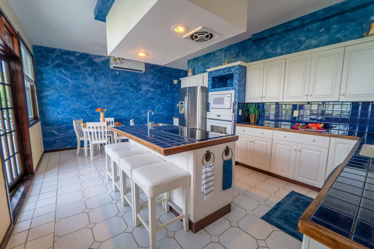 Kitchen/dining area (ground level)