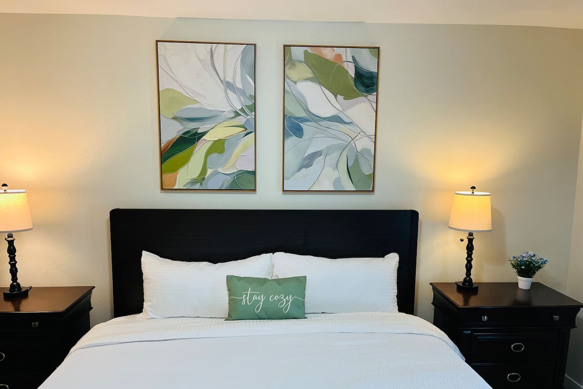King Size Bed with hotel premium mattress. 