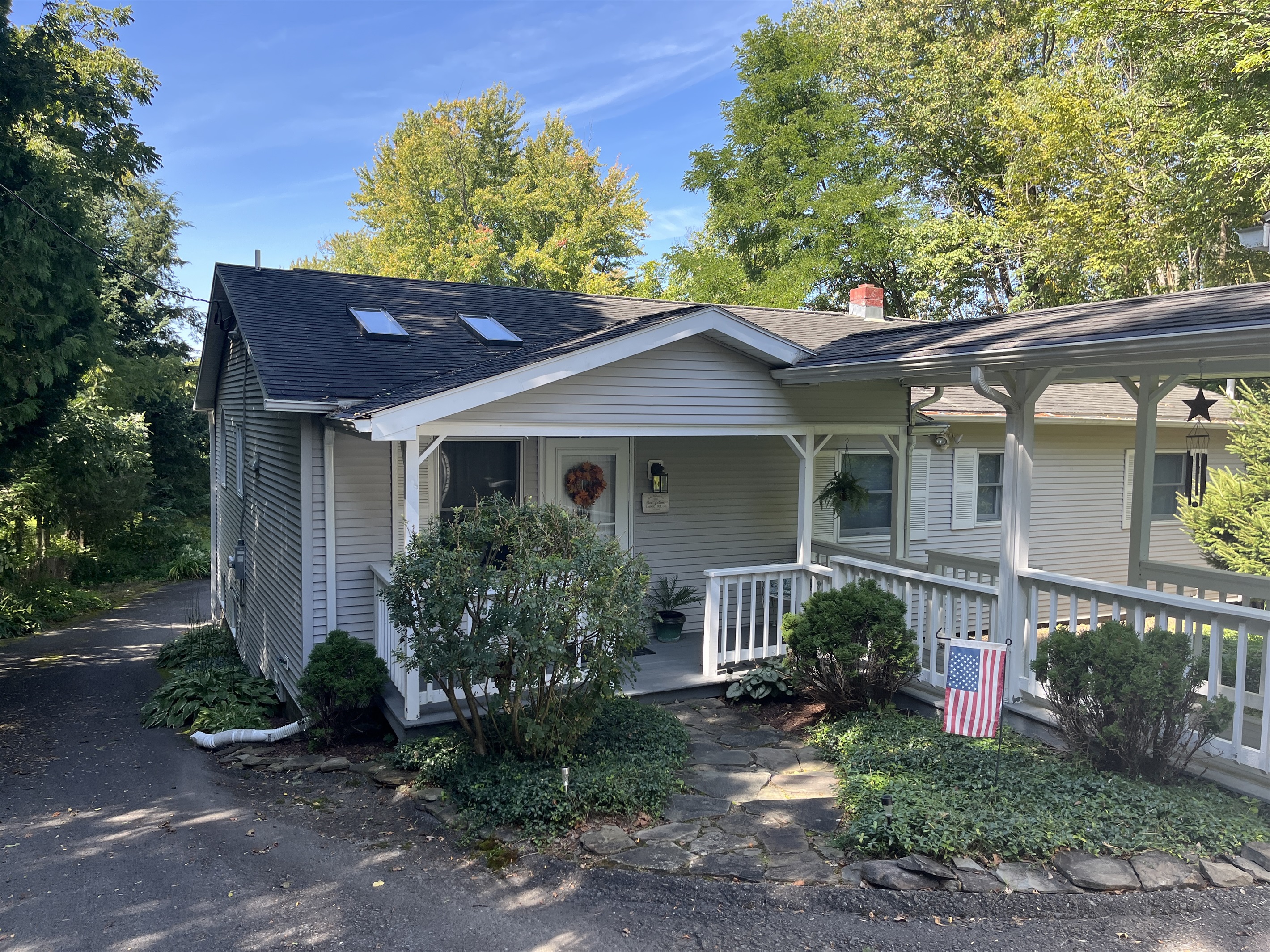 You have arrived at Dad's Lakeside Dugout