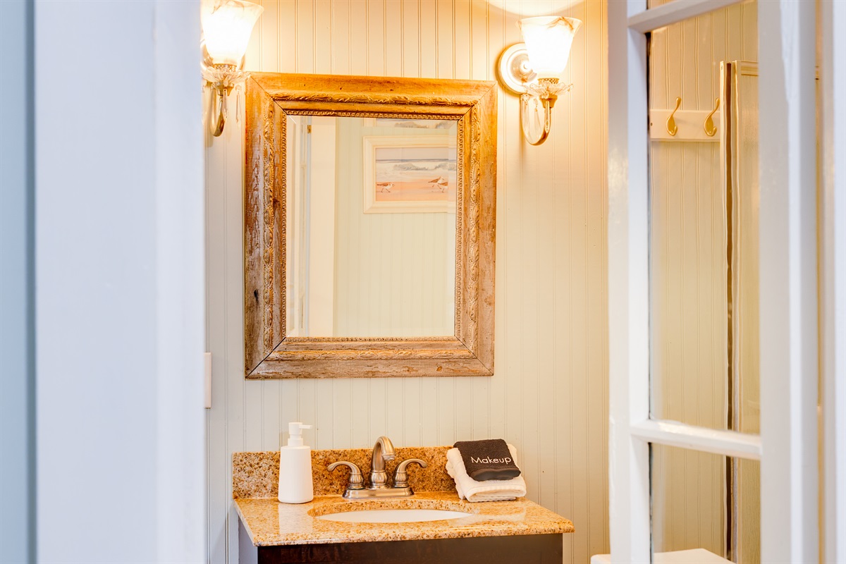 Bathroom 1: Master Ensuite