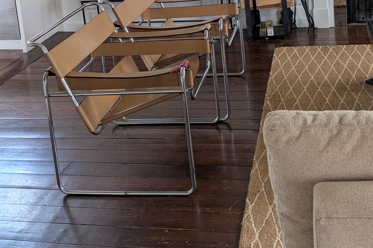 (Seating / wood floors)
Stylish accent seating and warm wood floors—comfortable, functional, and thoughtfully designed.