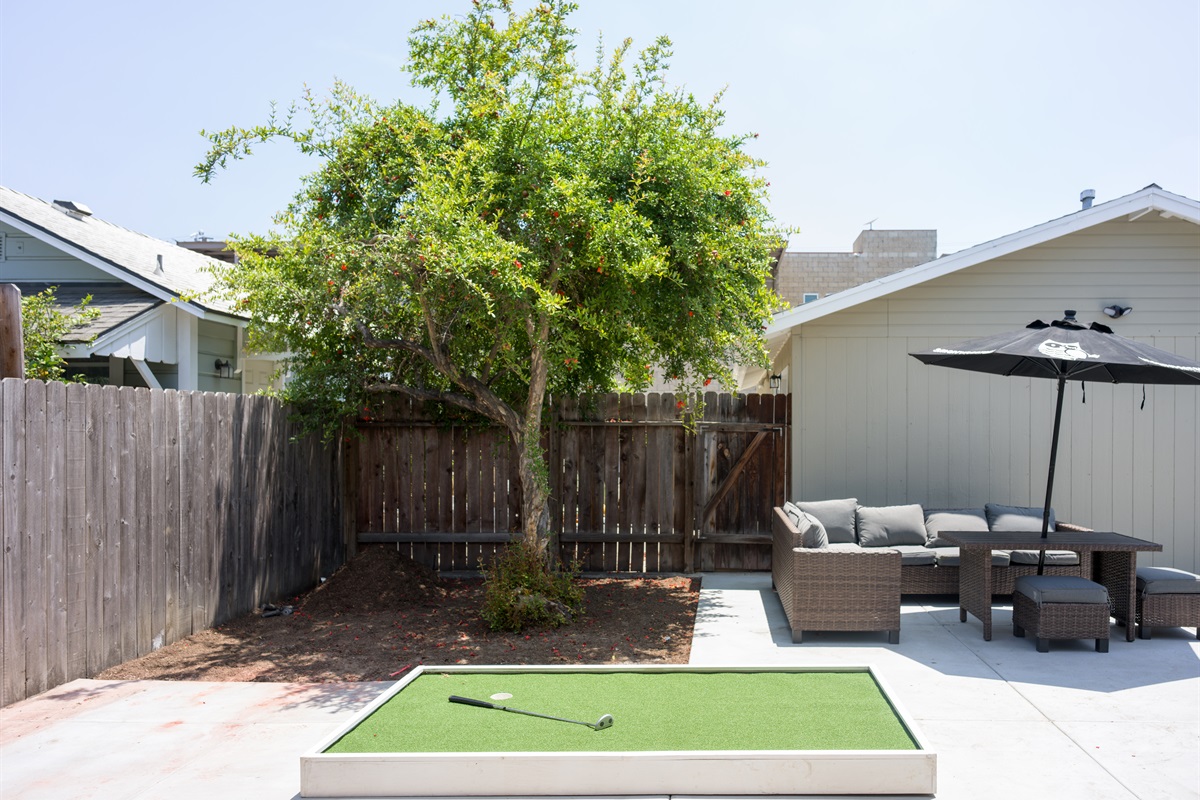 Putting competition while enjoying the Pomegranate tree