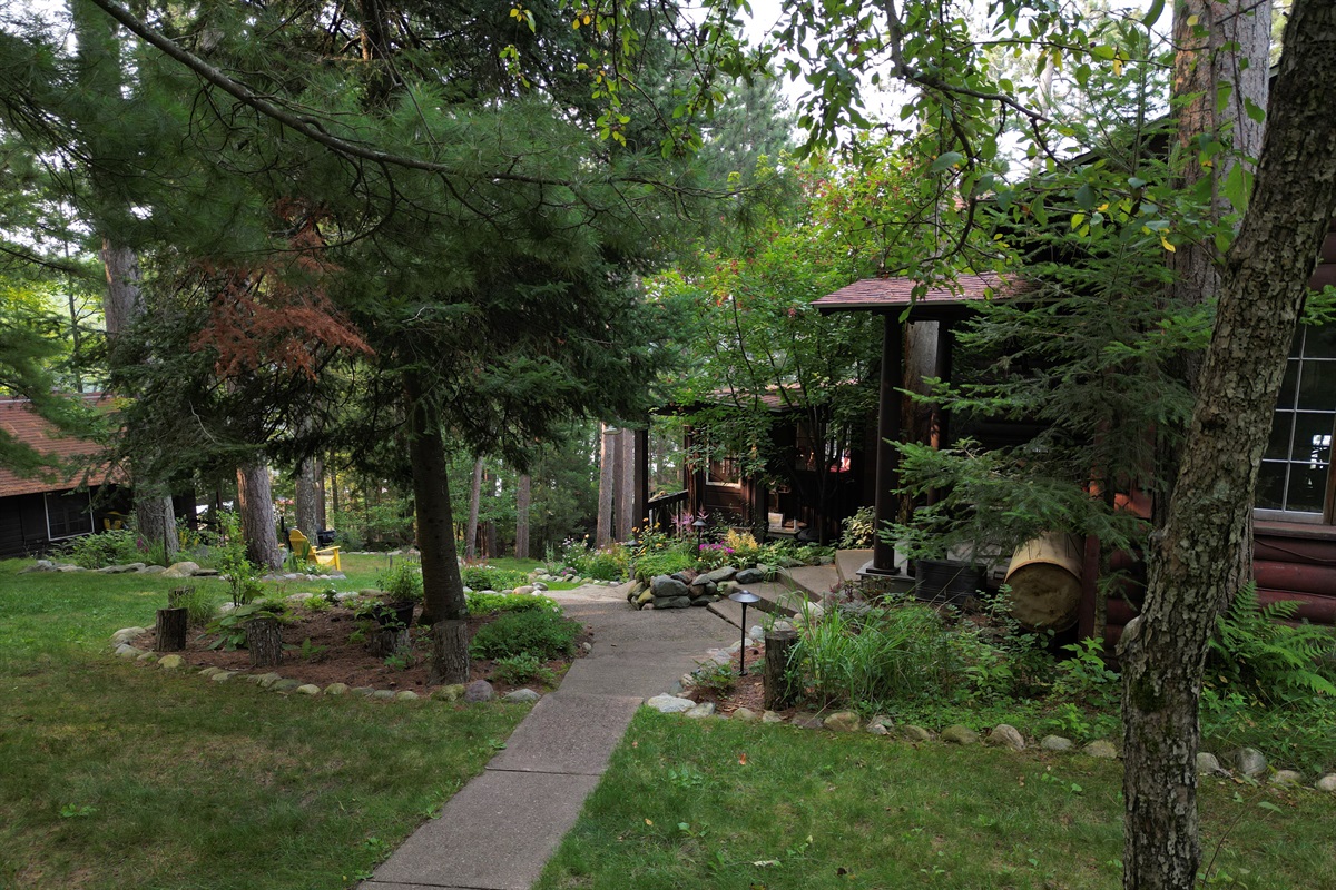 Entry walkway down to main lodge and cottage