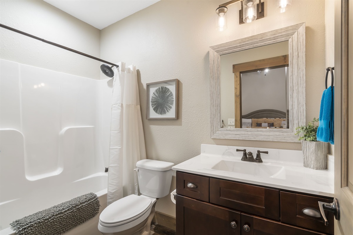 Ensuite bathroom In King bed #2