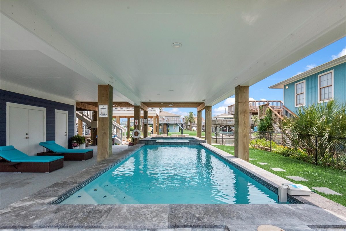 51a8febbf7e943298aa41538d2519a5a Large | Beachhouse | Texas | TX | Vacation Homes | Galveston | Crystal Beach | Kokomo | Breezy Days | Beachfront Elegance | Sunrise Serenity | Southern Sands Property Management, LLC