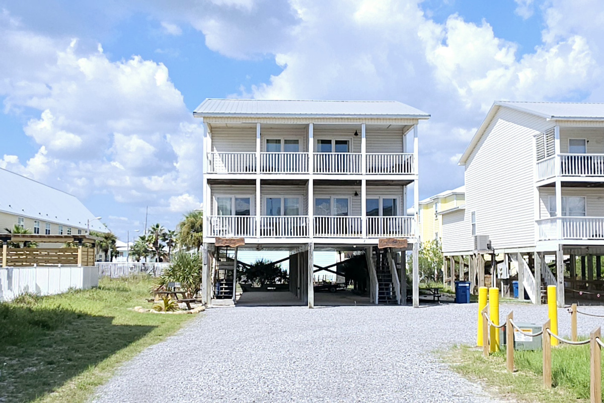 Pirates Hideaway – elevated beach house with covered balconies on both levels