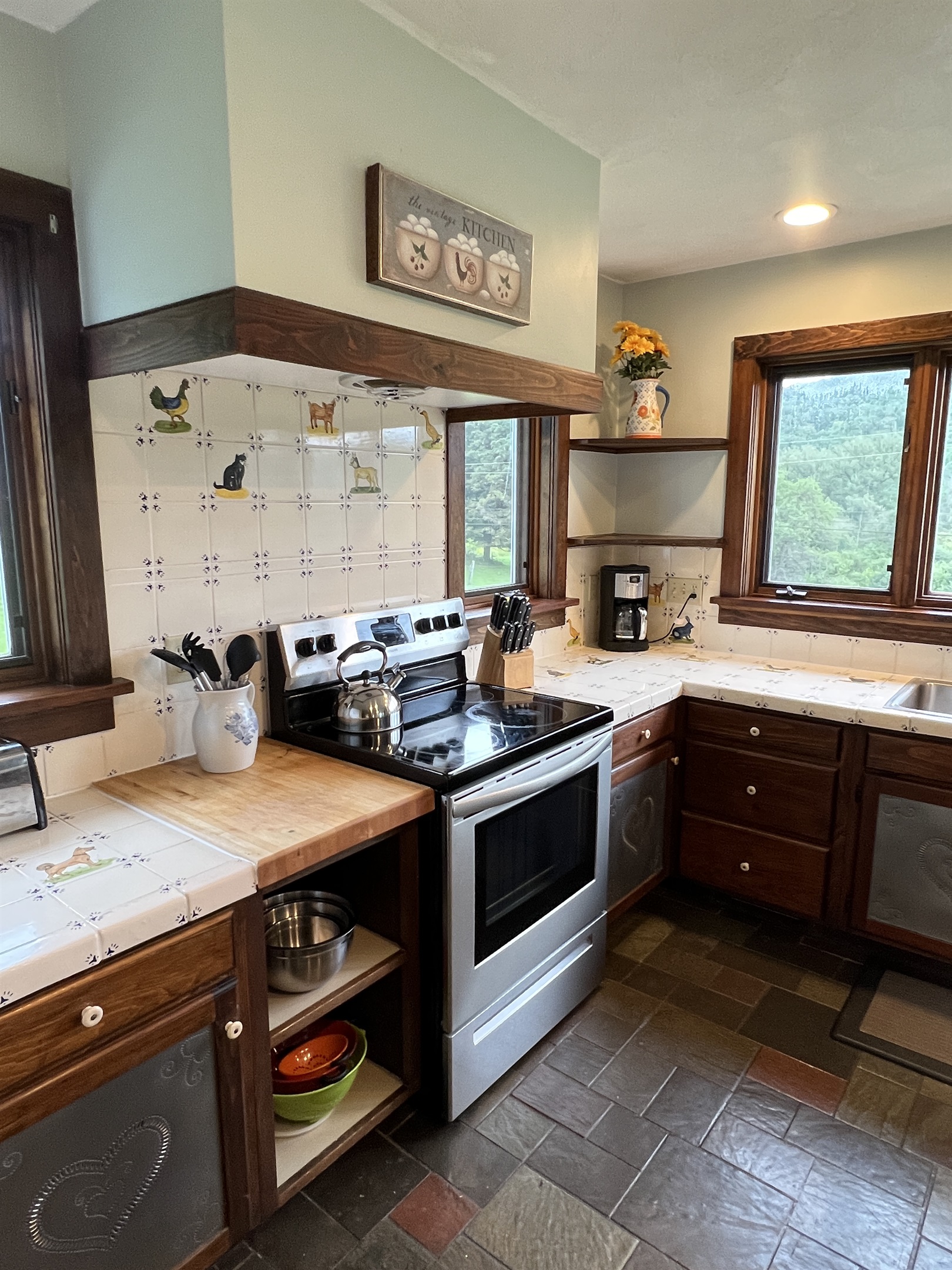 Cloverleaf Farm fully equipped kitchen .