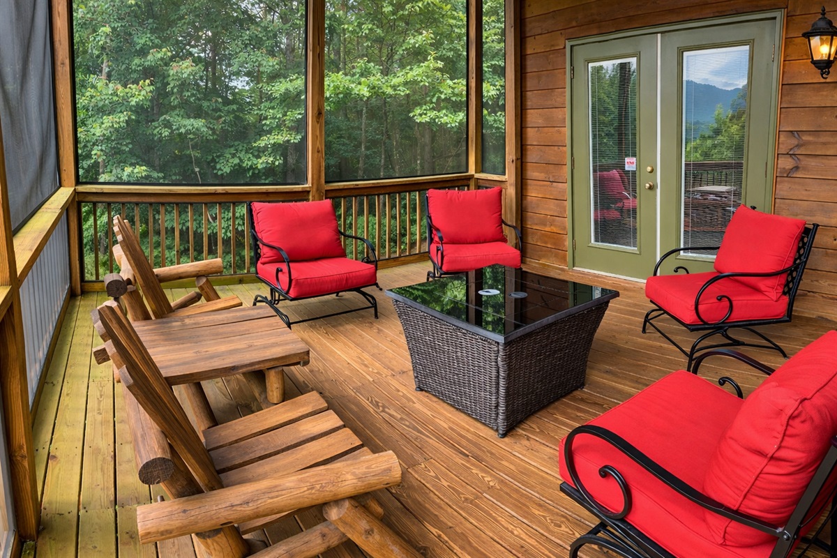 Propane Firepit on the Screened Lower Level Porch