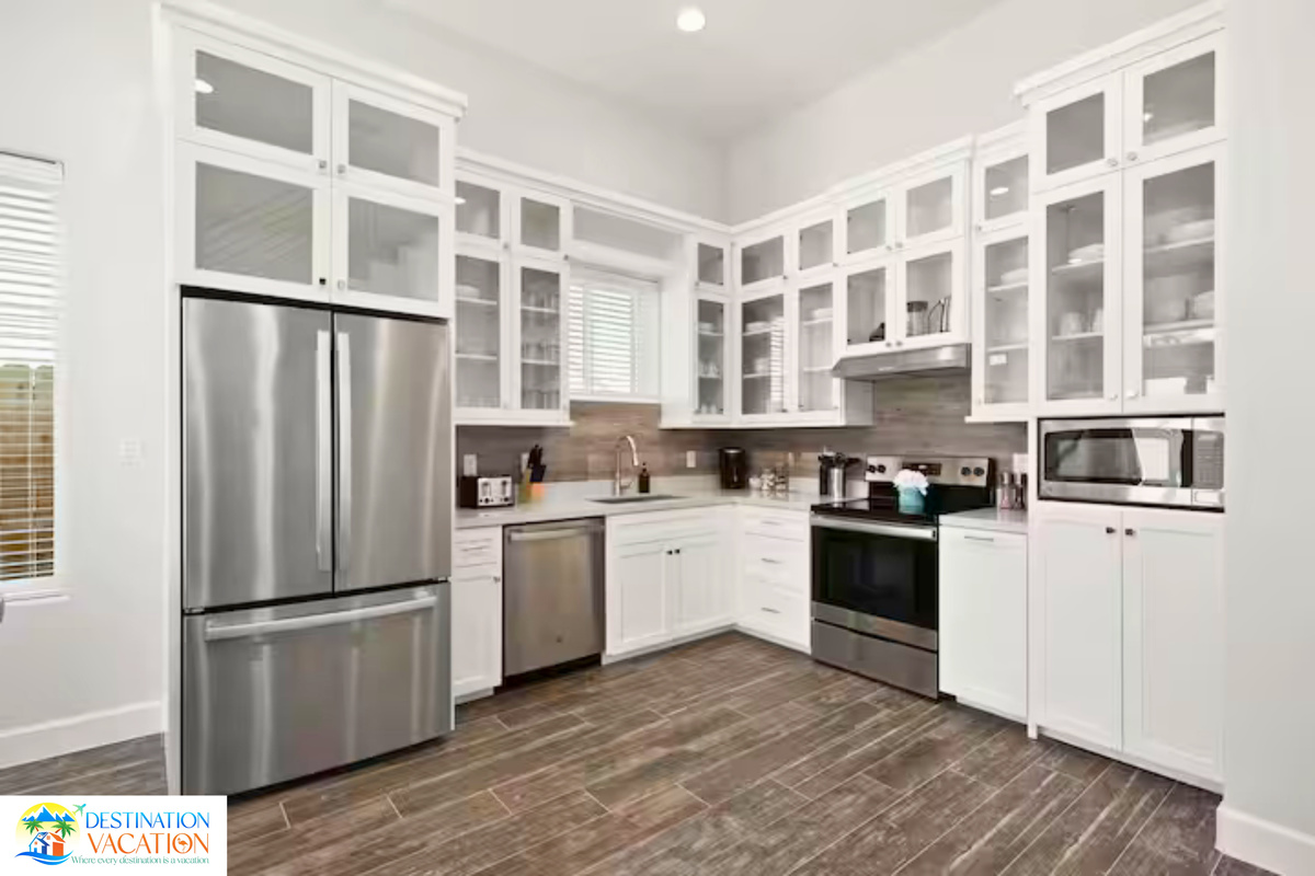 A spacious kitchen ready for delicious vacation meals.