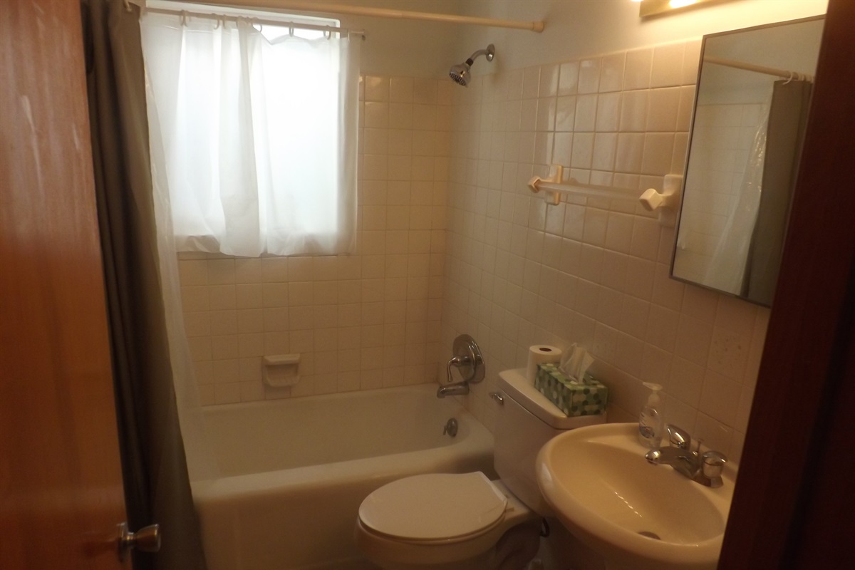 Full bathroom with tub/shower