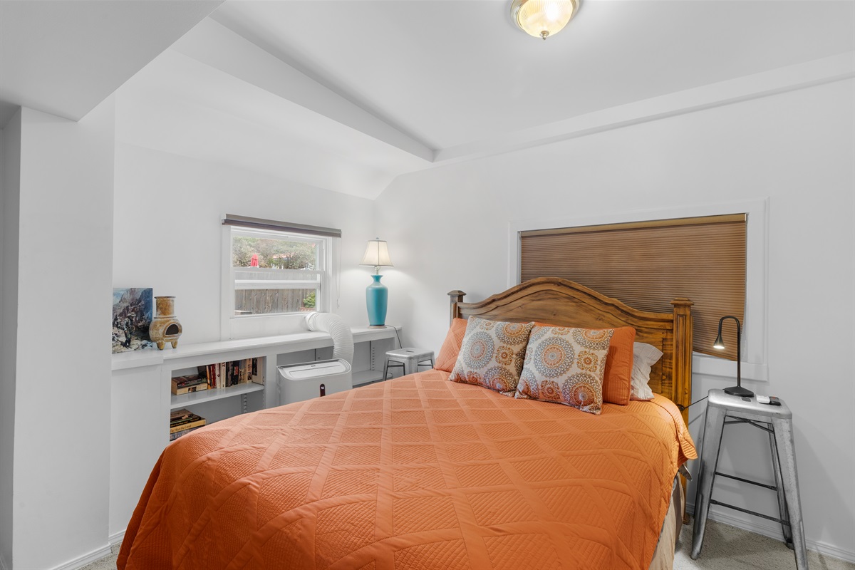 Main bedroom- Queen bed