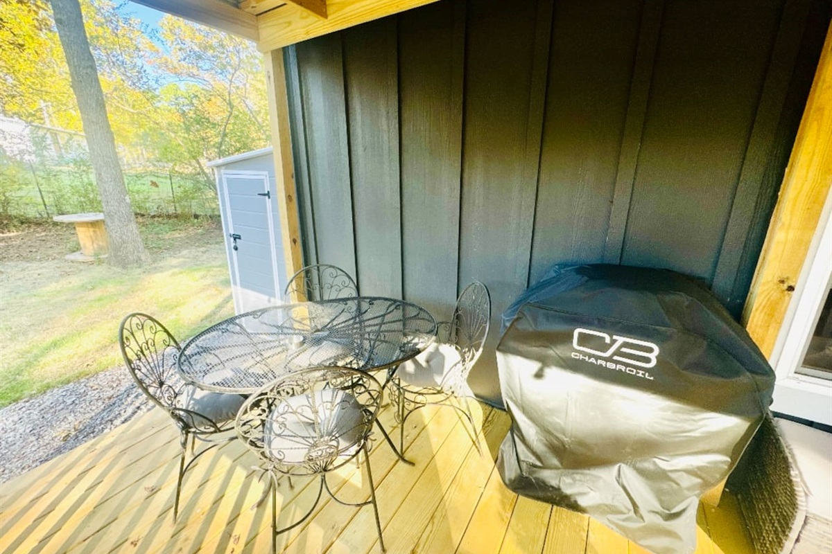 Dining area and electric grill 