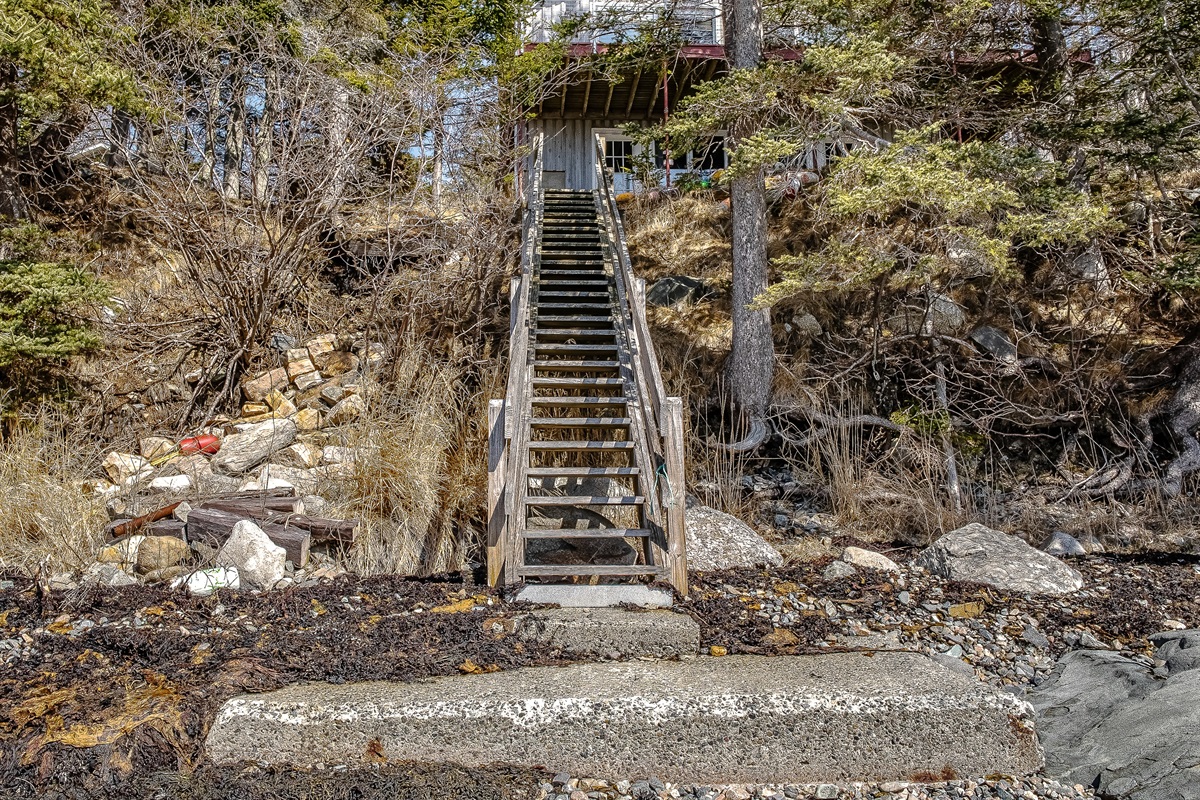"Just Steps from the Shoreline."
Reassurance from the bottom: This dedicated, private staircase offers direct and functional access from the beach back to your lower-level sanctuary.