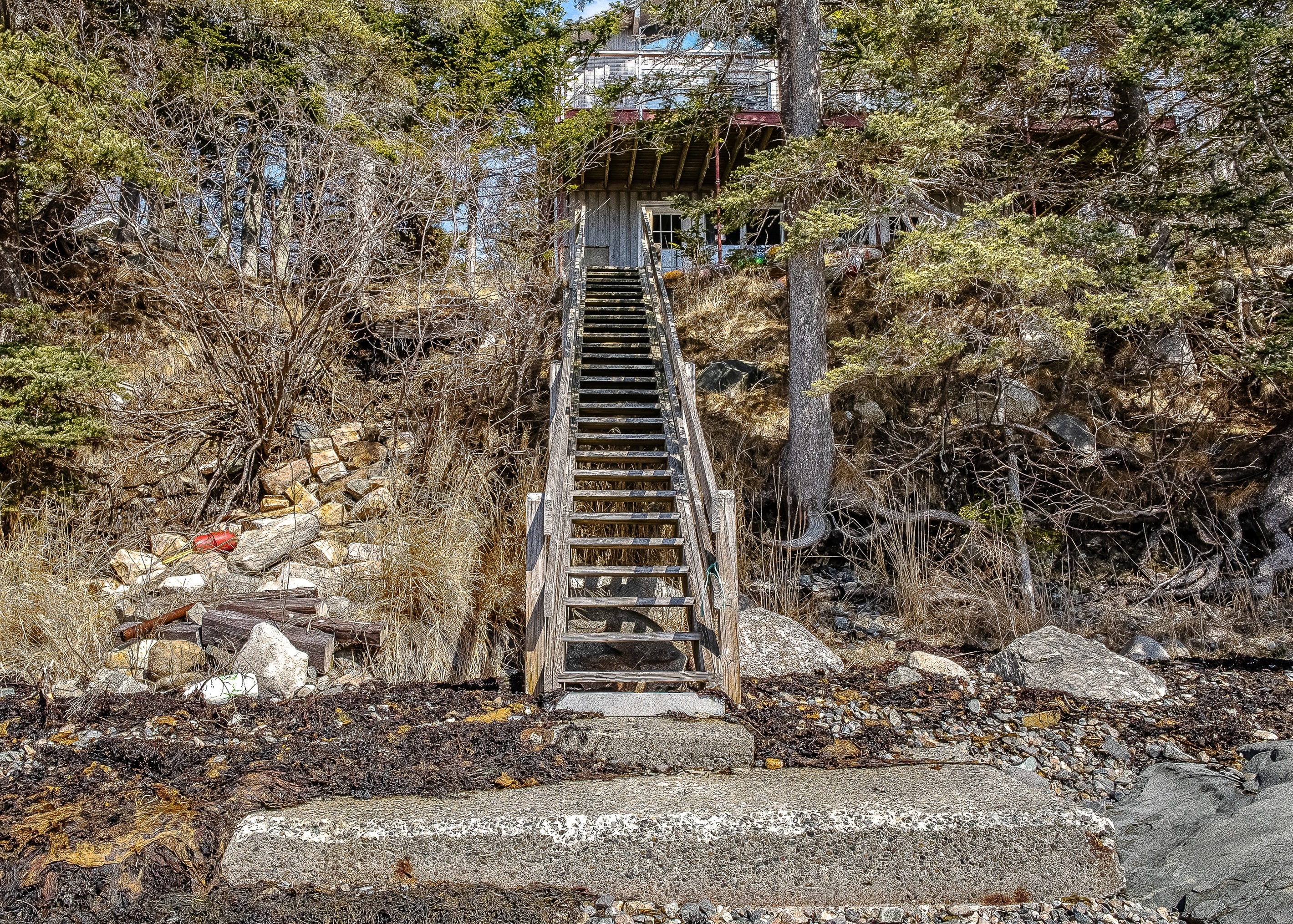 "Just Steps from the Shoreline."
Reassurance from the bottom: This dedicated, private staircase offers direct and functional access from the beach back to your lower-level sanctuary.