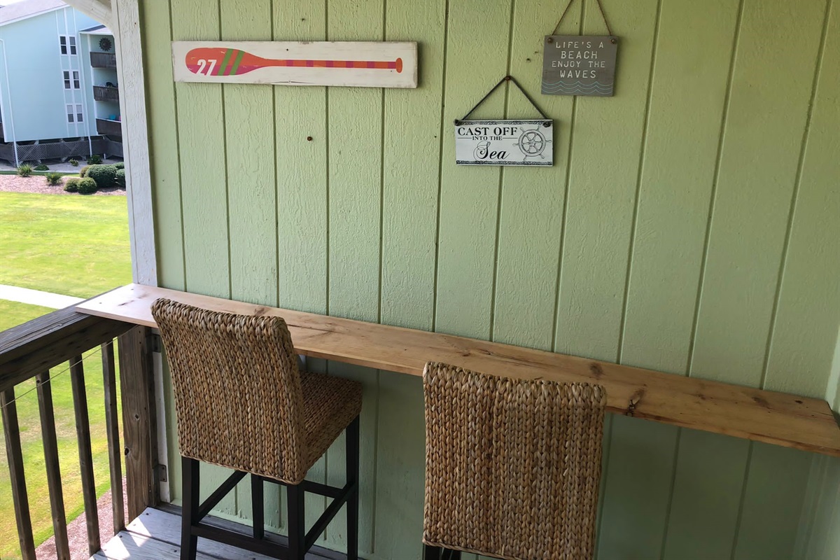 Outside bar/workstation