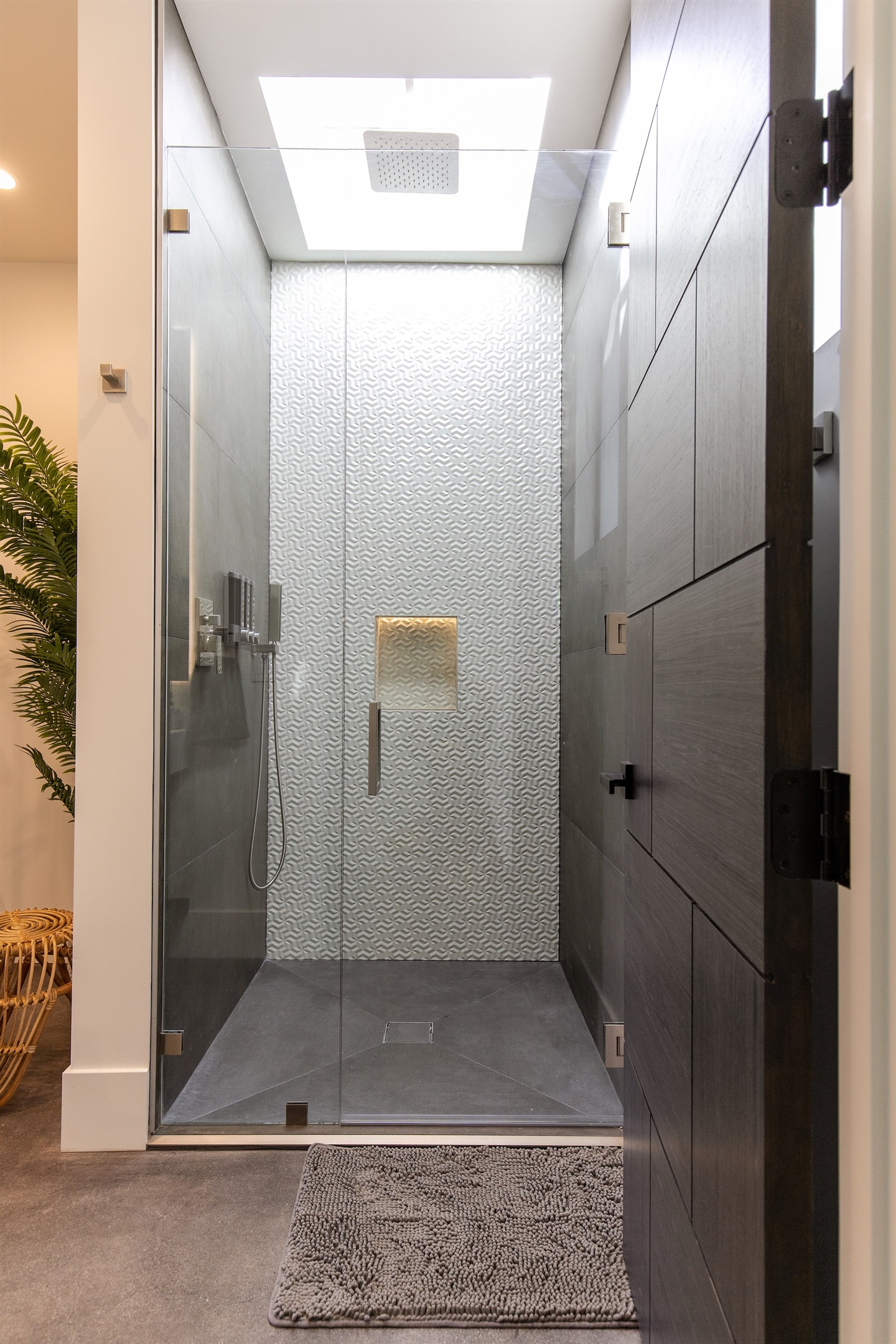 Bathroom #4 - Jack & Jill for Bedrooms #2 and #3