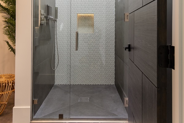 Bathroom #4 - Jack & Jill for Bedrooms #2 and #3