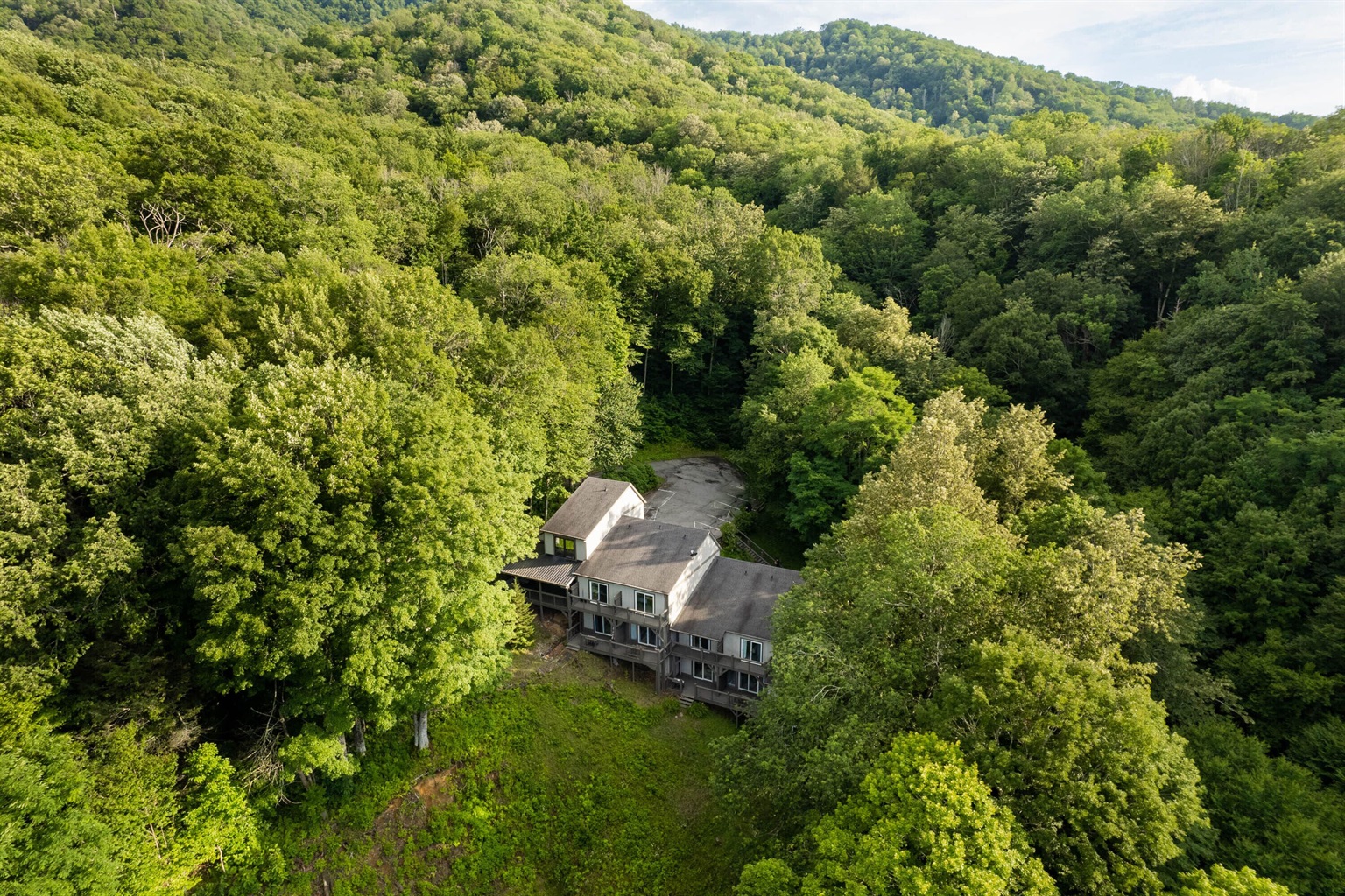 Welcome to Hidden Haven! Hidden Haven Is located in Banner Elk, NC and backs up to Grandfather Mountain State Park.