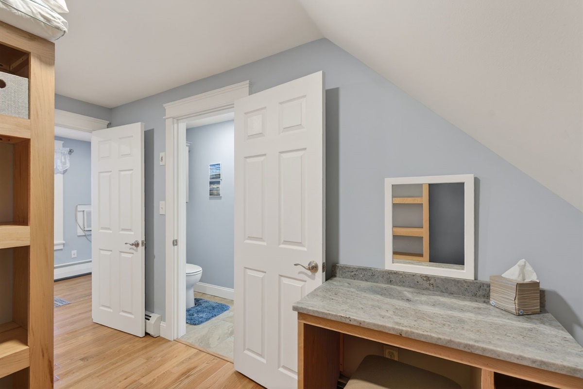 Full bathroom en-suite