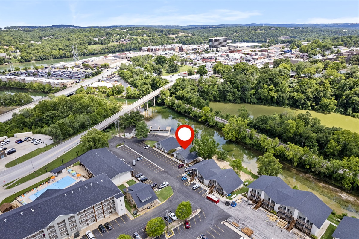 The property is right on a finger of Taneycomo