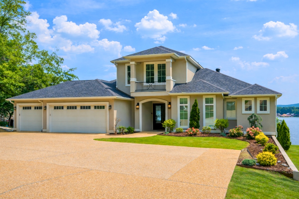 [The Home] Easy Days is just as Stunning from the Outside as it is from the Inside!