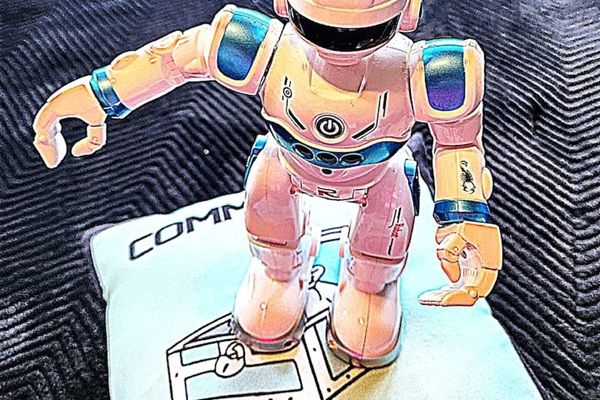 The Innkeepers snuck a picture of Howie SHOG jumping on the bed. SHHH! Don't tell the boss! 