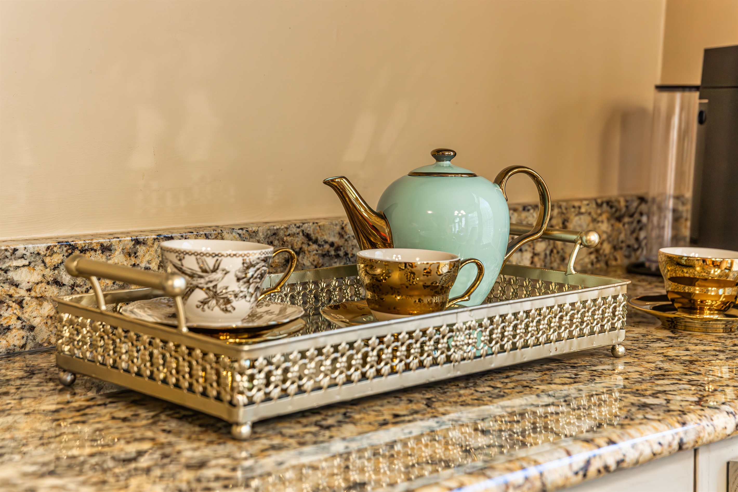 Tea Time Is Possible with This Beautiful Tea Set