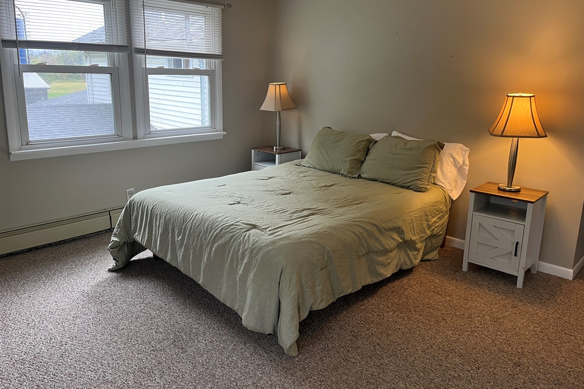 Bdrm 6 - Family Suite Queen, Twins, futon and ensuite bath