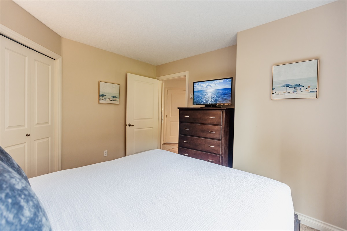 Unit B. Queen bed. Room darkening blinds. Streaming TV.