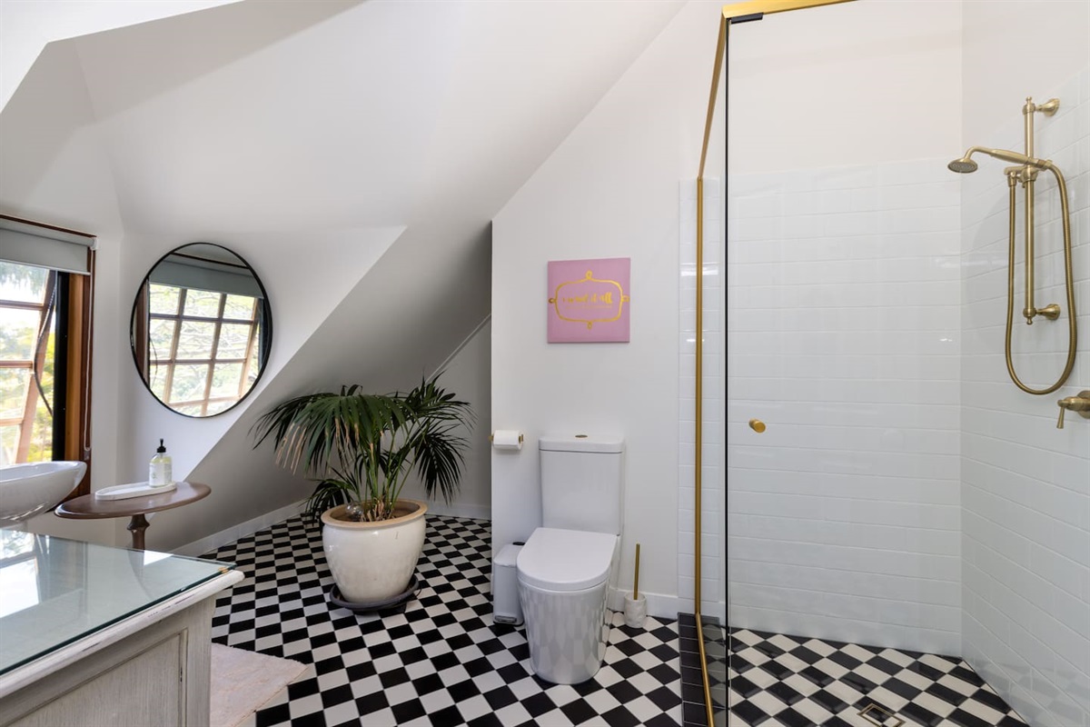 Master ensuite with Valley Views 