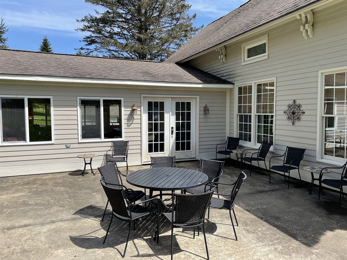 Back patio area at Spruce Hill